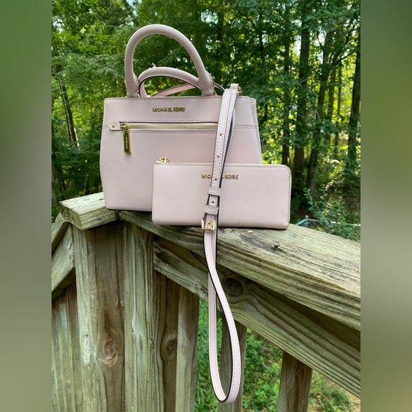 MICHAEL KORS Hailee Blossom Satchel with Large Jet Set Wallet INCLUDED. - Picture 2 of 8